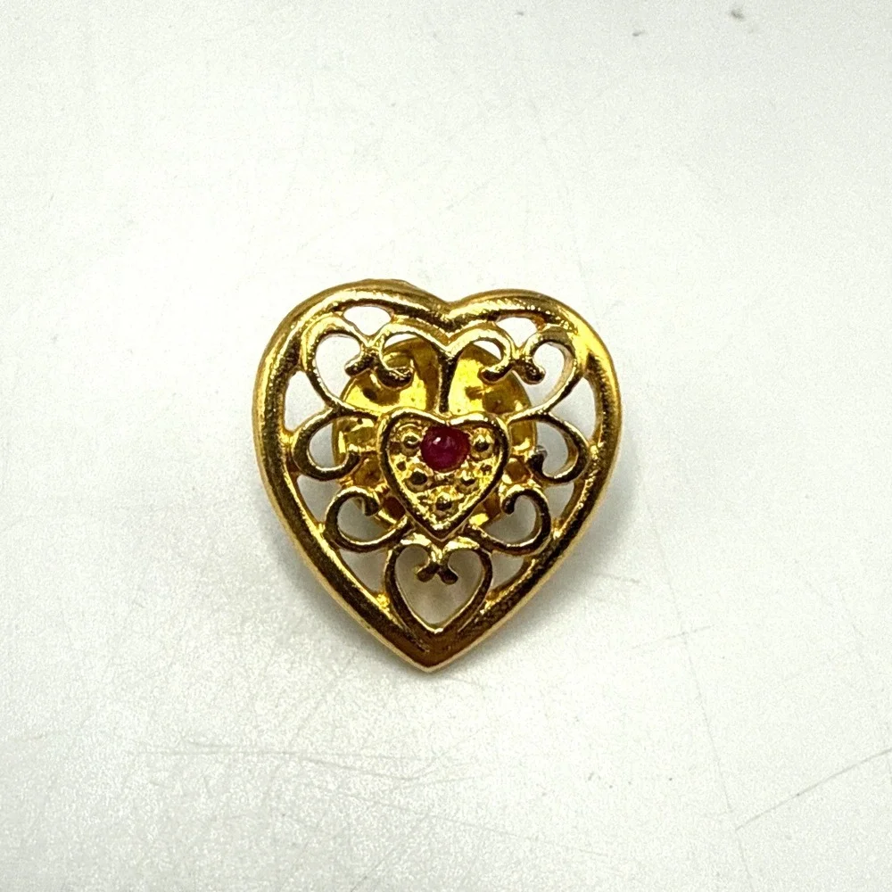 Vintage Gold Tone Openwork Filigree Heart Lapel Pin Brooch Romantic Jewelry